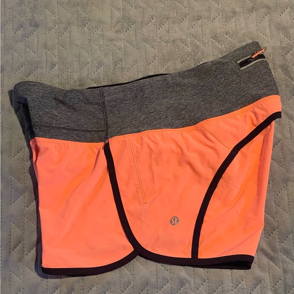 lululemon athletica Pants - Lululemon running shorts women’s size 6 pre-owned condition